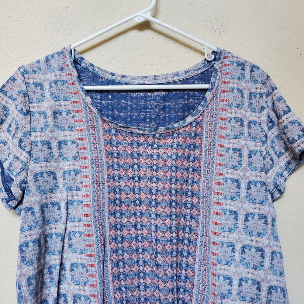 Lucky Brand Patterned Short Sleeve Top. Size Large - Picture 2 of 7